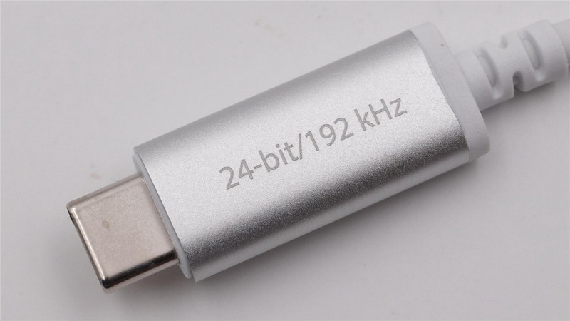 Moshi USB-C Digital Audio Adapter14