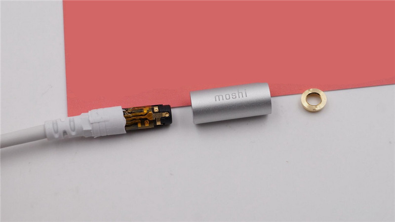 Moshi USB-C Digital Audio Adapter25