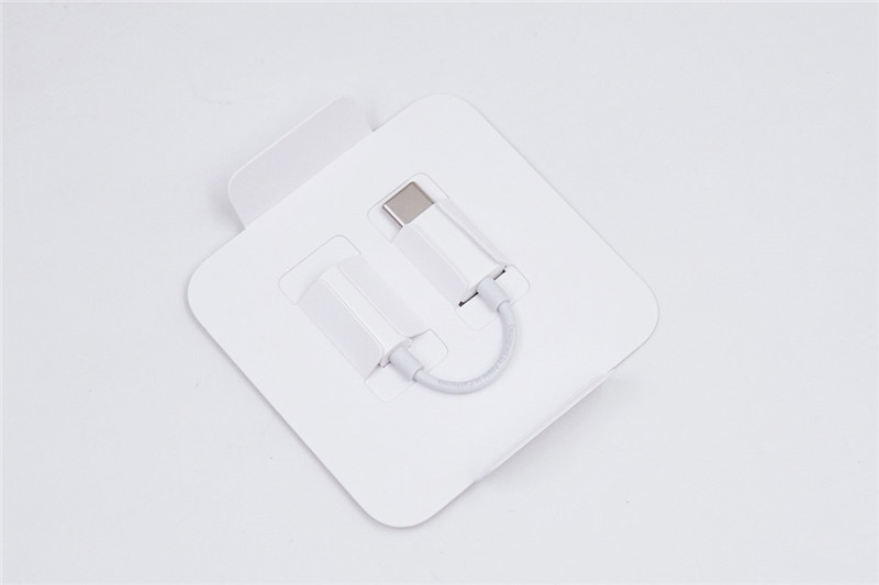 Apple USB C to 3.5 mm Adapter2