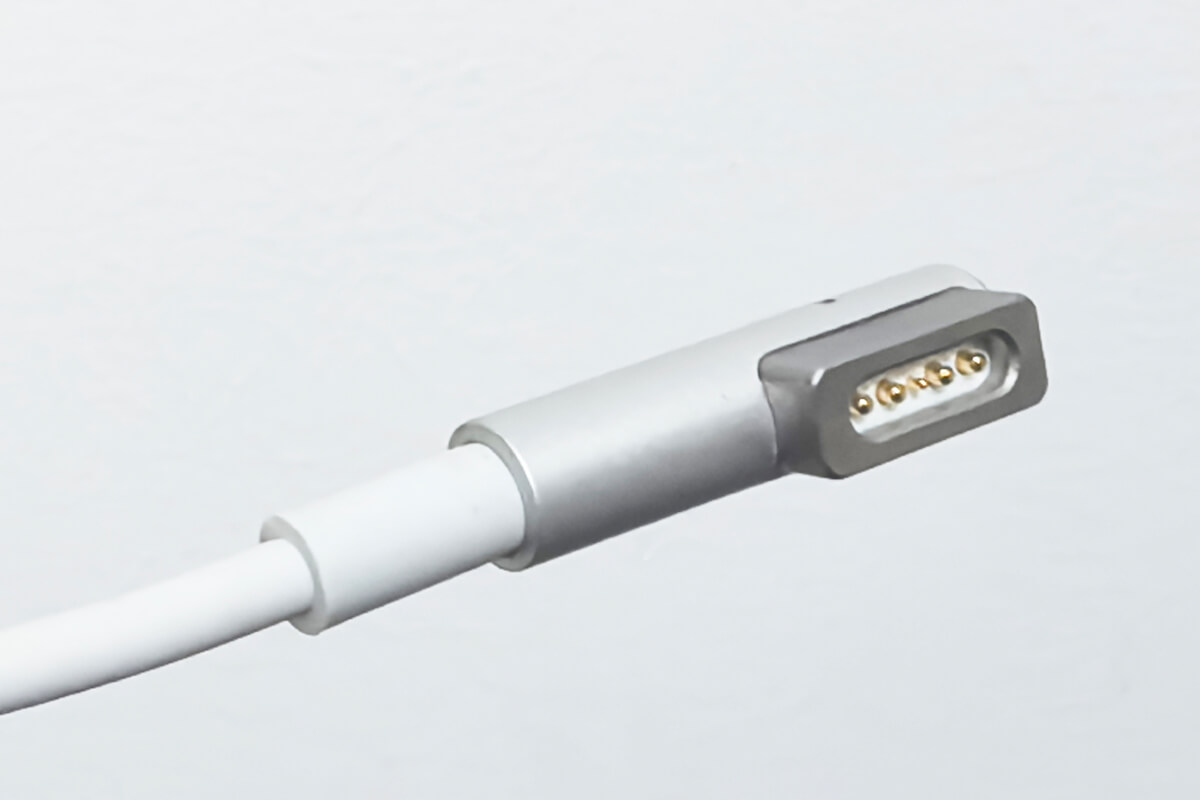 MagSafe 1 L-shape connectors close up